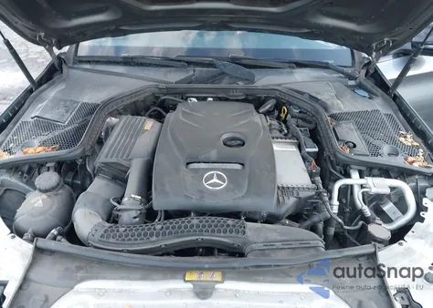 2017 Mercedes-Benz C 300 Luxury/Sport z USA, uszkodzony, nr VIN 55SWF4JB9HU217803